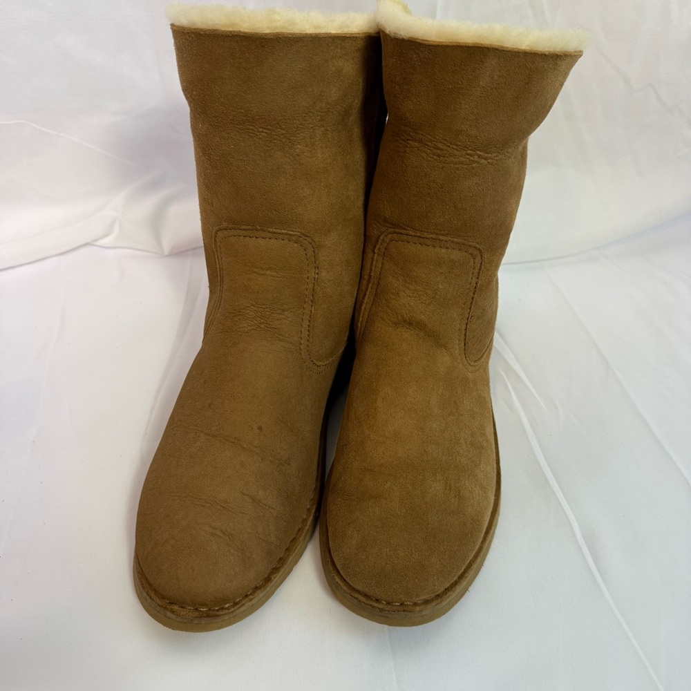 UGG Women’s Classic Shearling-Lined Boots Size 10.5